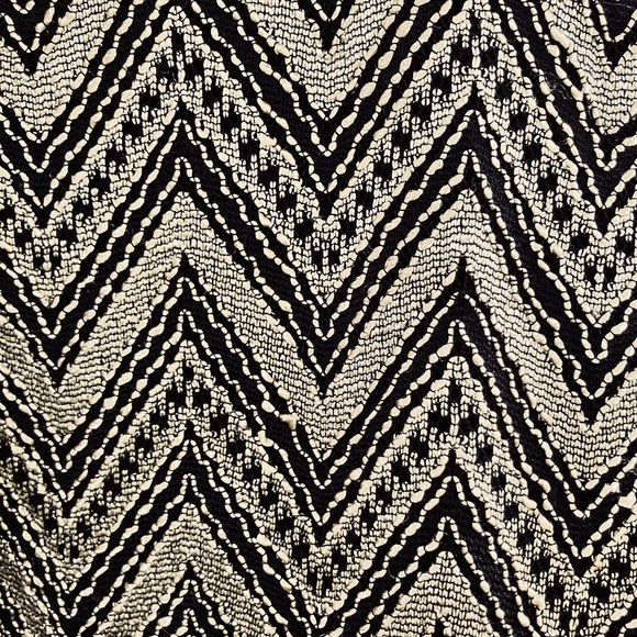 Chico’s Easywear Black/Taupe Chevron Tunic Size 2 - Picture 3 of 9